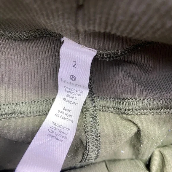 Lululemon Dance‎ Studio Crop Green Striped Athletic Jogger Pants Size 2 Fits 24" - Picture 6 of 10